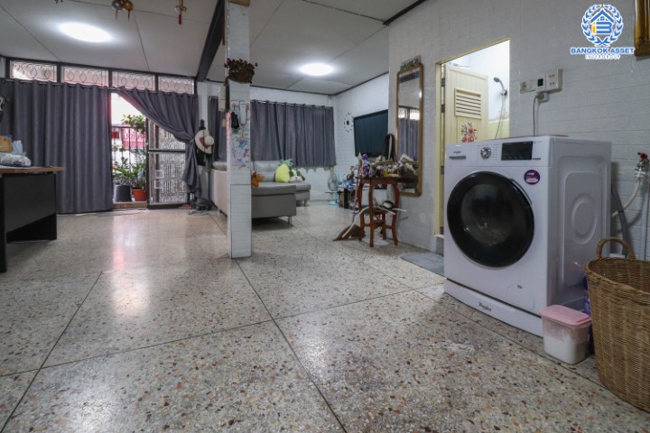 *****ทาวน์เฮ้าส์มือสองย่านกรุงเทพมหานคร ม.จิรัฐติกร7 เสนานิคม1 เนื้อที่ 17 ตร.ว. ฟังก์ชัน 2 ห้องนอน 2 ห้องน้ำ แถมฟรี! 1 เครื่องปรับอากาศ 1 เครื่องทำน้ำอุ่น บนทำเลเดินทางสะดวก เพียง 11 นาที ก็ถึงรถไฟฟ้าสายสีเขียว "สถานีม.เกษตรศาสตร์" ใกล้ทางด่วน "ฉลองรัช"